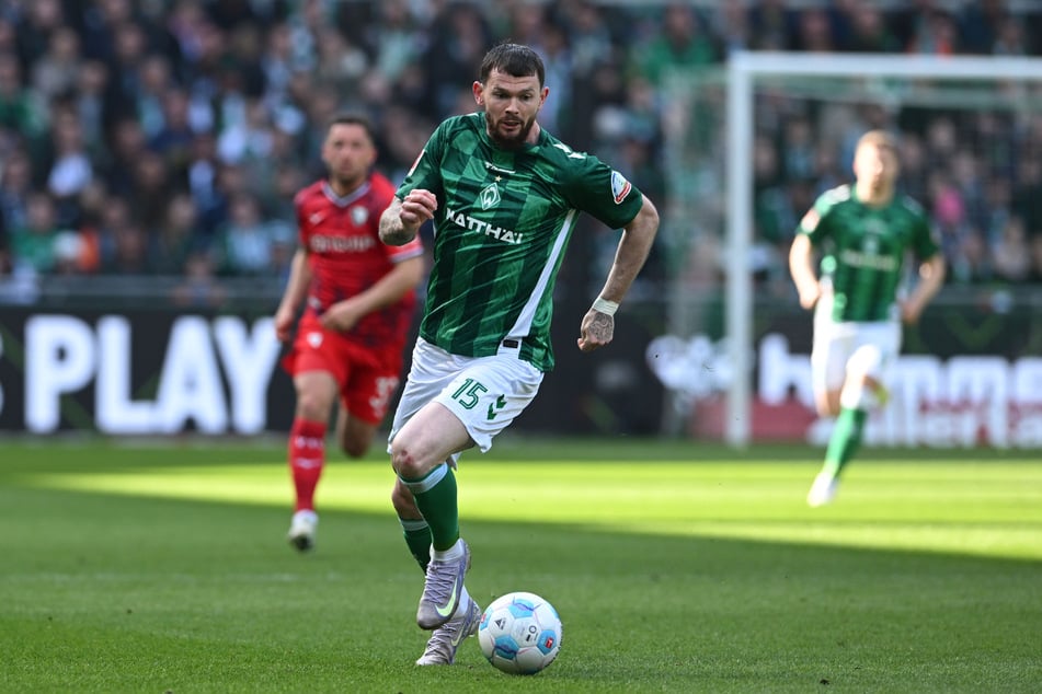 Oliver Burke (28) scheint bei Werder Bremen glücklich zu sein. Die Sachsen müssen ihn am Samstag im Auge behalten.