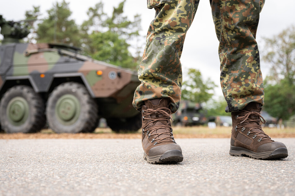 Ein Bundeswehr-Soldat wollte sich nicht impfen lassen - jetzt wurde er vom Amtsgericht Gardelegen verurteilt. (Symbolbild)