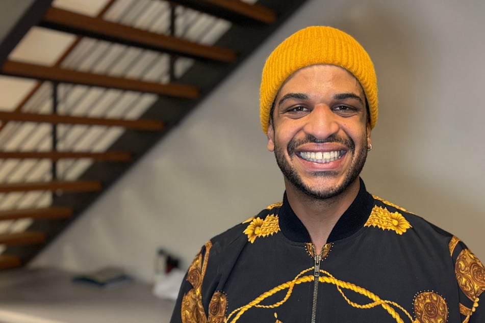 Victor Reyes Cruz (38) stellte sich für das Ensemble von "Der Teufel trägt Prada" vor. Er war bereits Teil von der Stage-Musical-Produktion Disneys "Die Eiskönigin". Er übernahm dabei das Cover von "Pobbie" – der Anführer der Trolle. Zuvor war er außerdem bei "Aladdin" in Stuttgart zu sehen.