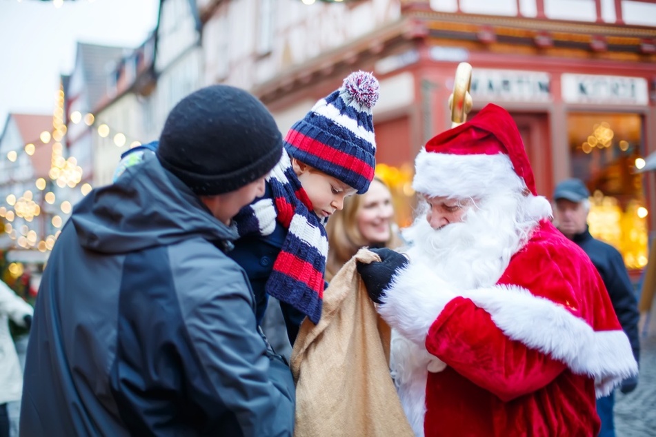 Auf dem Havelberger Weihnachtsmarkt kann man dem Weihnachtsmann begegnen. (Symbolbild)
