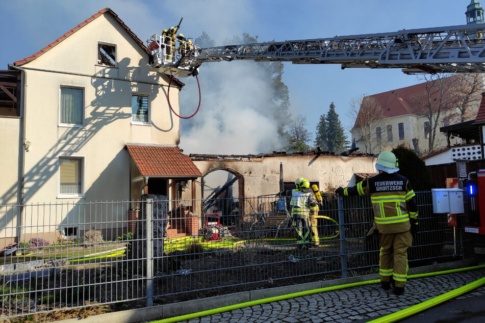 Leipzig: 500.000 Euro Schaden: Scheunenbrand greift auf Wohnhaus über!