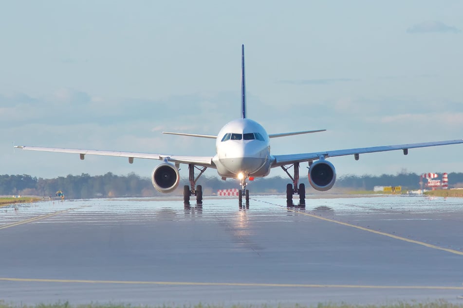 Eine Airline hatte die Zwillinge nicht darüber informiert, dass die Koffer nicht ins Flugzeug geladen wurden. (Symbolfoto)
