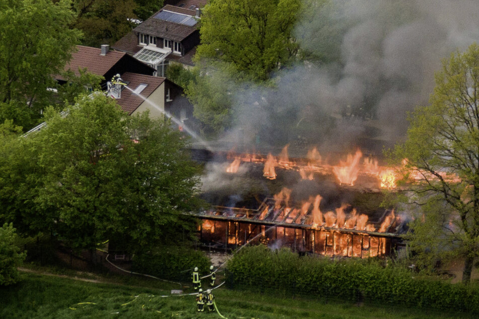 Die Feuerwehr war mit 12 Fahrzeugen und 67 Mann im Großeinsatz in Schorndorf.