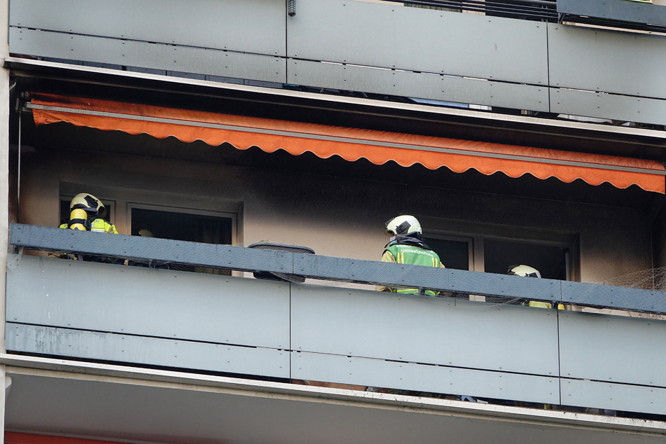 Auf dem Balkon im neunten Stock des Hochhauses kam es zu einem Brand.