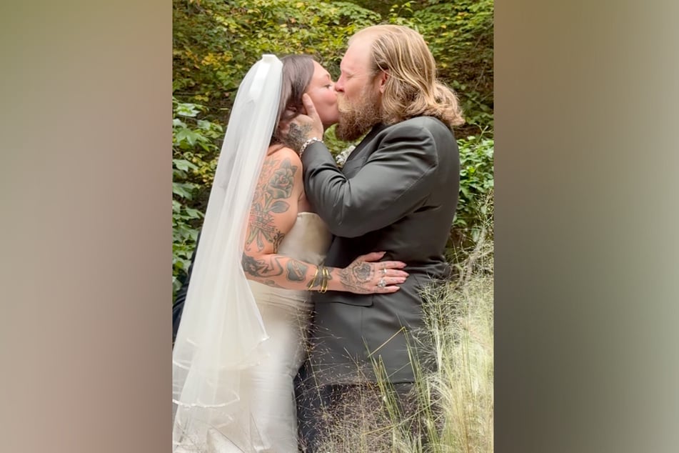 US-Sängerin Elle King (37) und der Tätowierer Dan Tooker haben geheiratet.