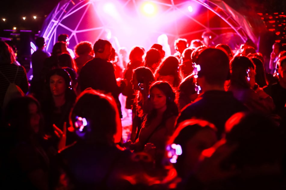 Chaos, Liebe, Freetek: Die Dresdner Szene überlegt, wie es nach dem Mord an der jungen Emma in Zukunft weitergehen soll mit den illegalen Partys.