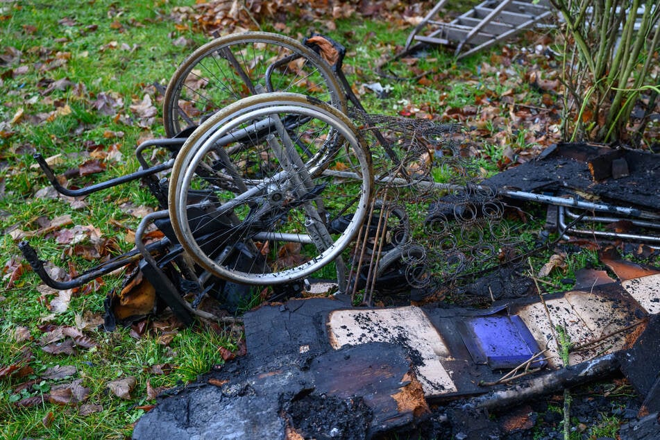 Gegenstände verbrannten bei dem Feuer.