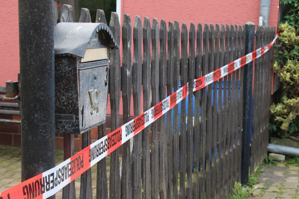 Hinter diesem Tor soll sich die Messerattacke abgespielt haben.