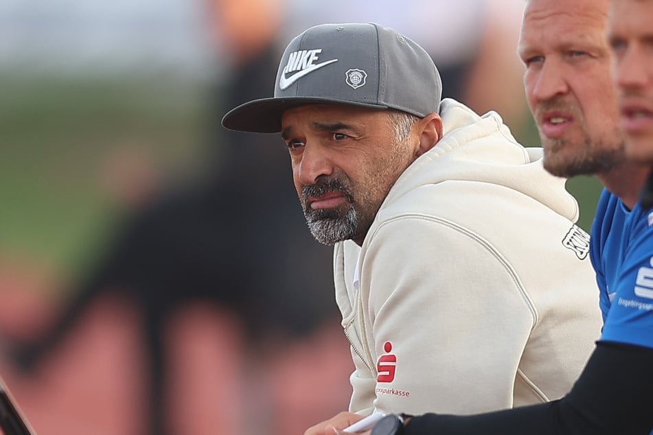 Aue-Coach Khvicha Shubitidze (52) musste die dritte Pflichtspiel-Niederlage in Folge einstecken.