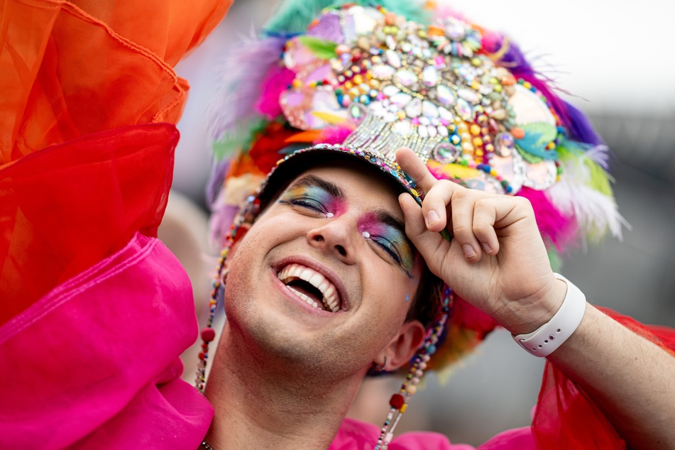 Am 27. Juli startet auf dem Karl-Marx-Platz in Neukölln der diesjährige Christopher Street Day (CSD). (Archivbild)