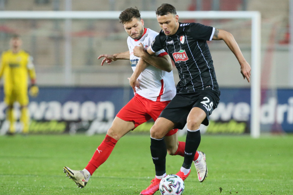 Ex-Dynamo Petar Sliskovic (r., im Zweikampf mit Zwickaus Marco Schikora) ist mit elf Toren bester Torschütze der Münchner.