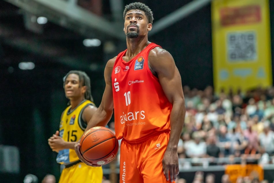 Niners-Topscorer Victor Bailey (26) wusste, dass der Dank nach dem 104:100-Zittersieg der Chemnitzer gegen Ludwigsburg an die Fans geht.