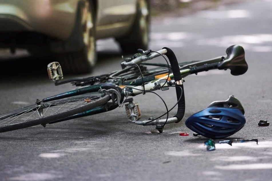 Plötzlicher Defekt am Fahrrad: Radler erleidet schwere Verletzungen nach Sturz