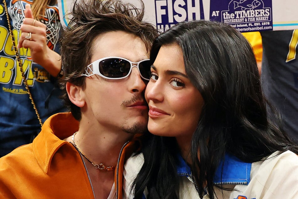 Kylie Jenner and Timothée Chalamet (l.) are planning to reunite for Thanksgiving, per an insider.