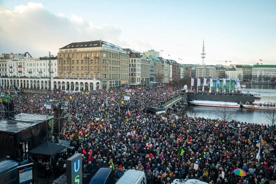 Mehrere Demos finden in der Innenstadt statt, unter anderem wird es am Samstag rund um den Jungfernstieg voll. (Archivfoto)
