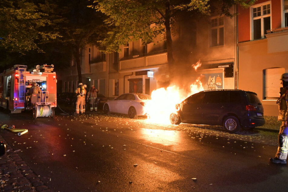 Feuer Nacht In Berlin Mehrere Autos Stehen In Flammen Tag24