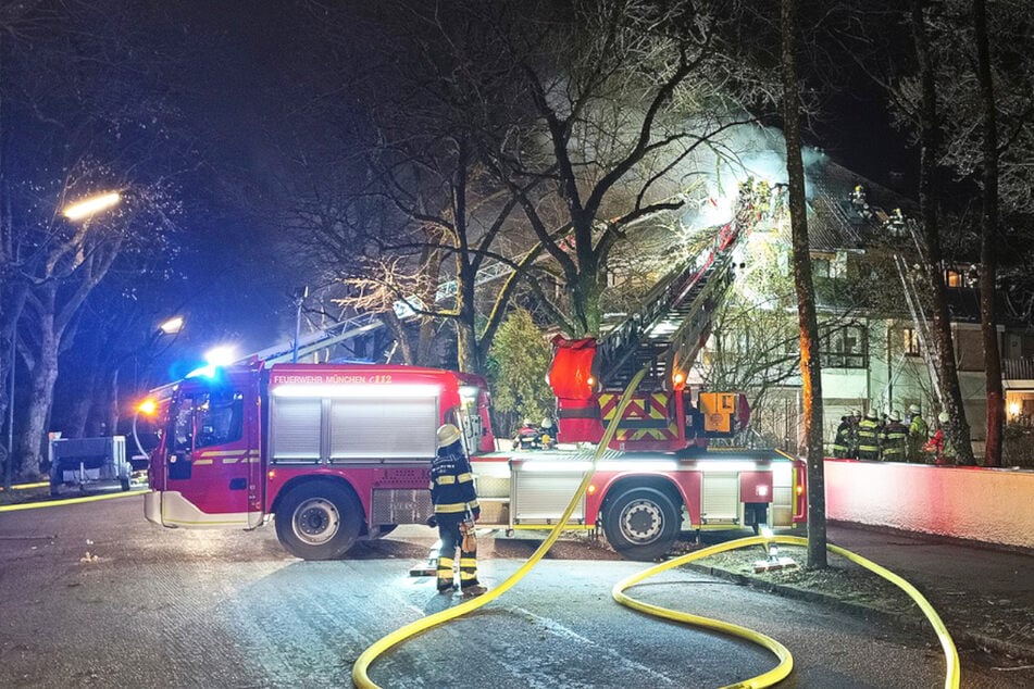Die Münchner Feuerwehr war stundenlang in der Diefenbachstraße im Einsatz.