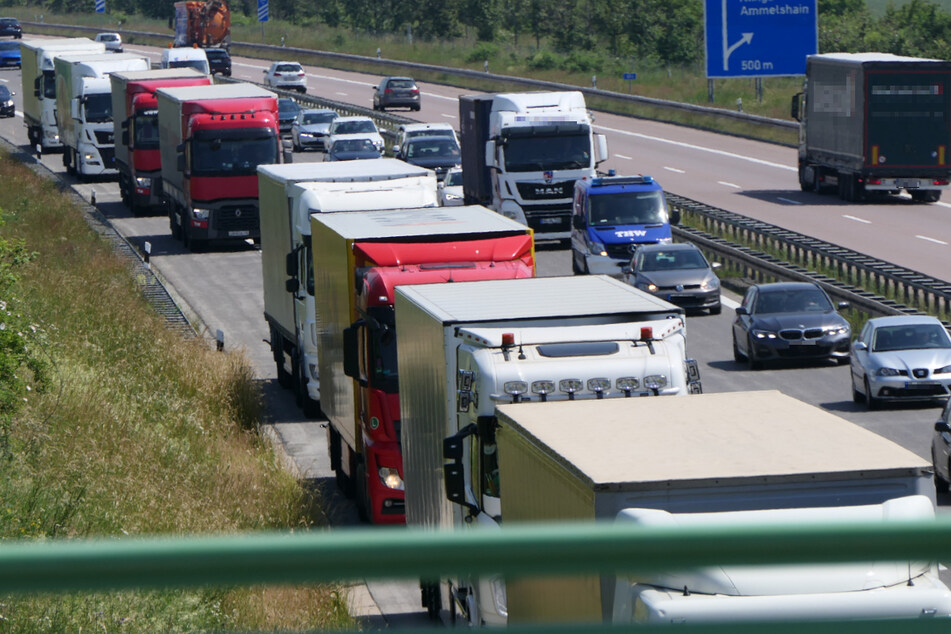 Unfall A14: Auto schleudert in Leitplanke: Stau nach Unfall auf der A14!