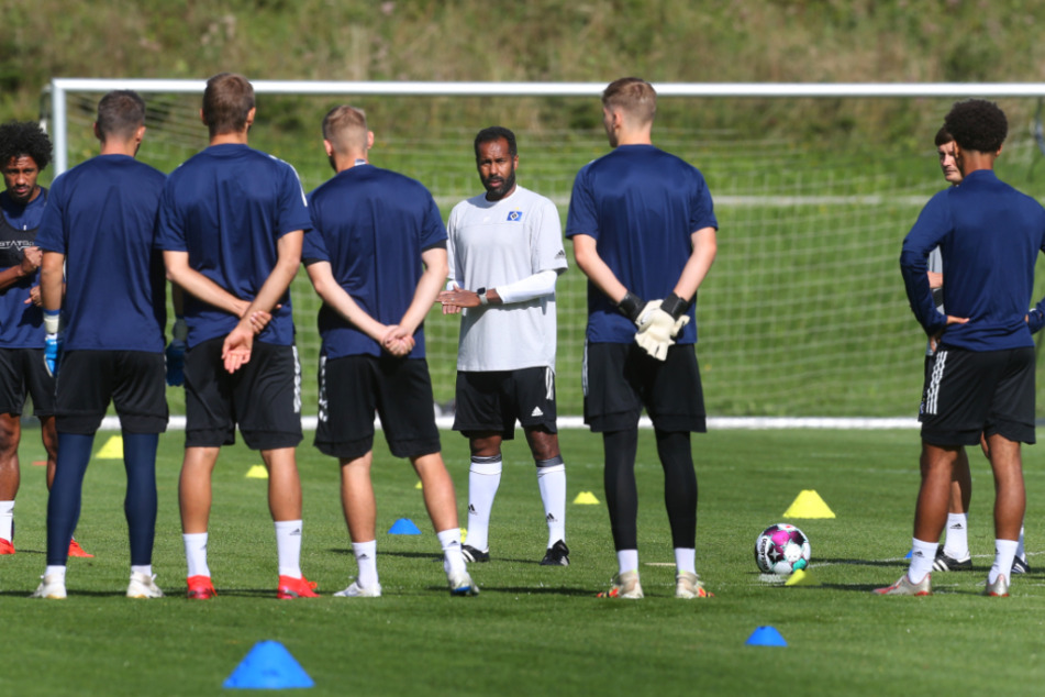 Coach Daniel Thioune ist mit dem HSV im Trainingslager.