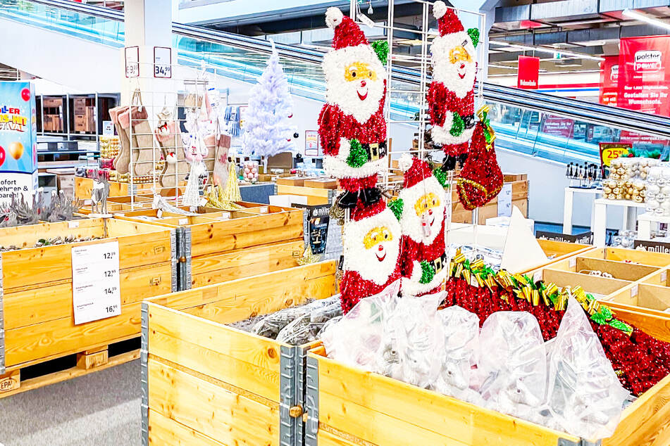 Jetzt gibt's bei ROLLER 50 Prozent Rabatt auf alle Weihnachtsartikel und Lichterketten.