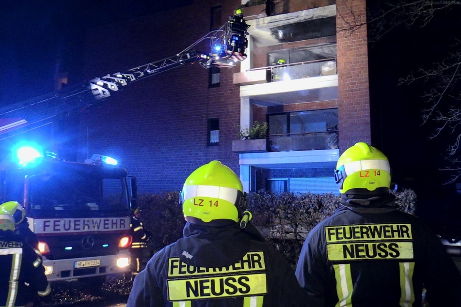 Bei dem Brand im Grillparzerweg in Neuss-Norf wurden am Montagabend keine Personen verletzt. Die Wohnung ist allerdings bis auf Weiteres unbewohnbar.