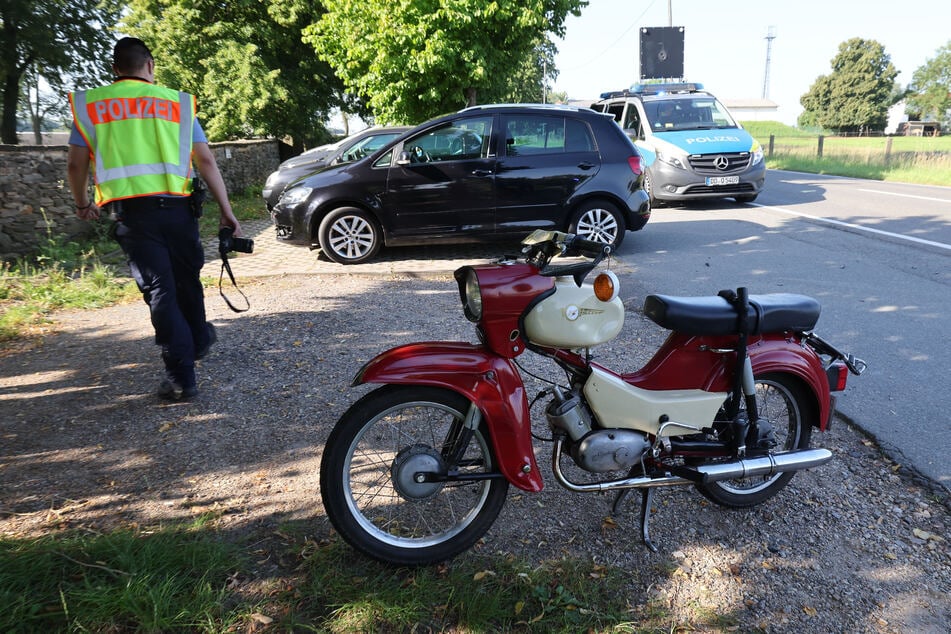 Beteiligt an dem Unfall waren ein Auto und ein Moped.
