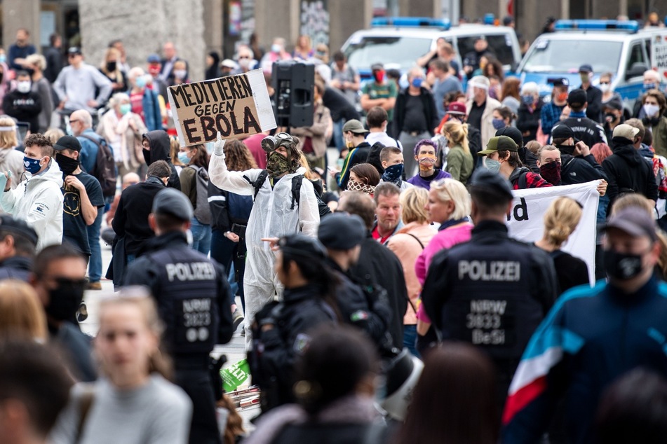 Corona-Rebellen in NRW: Rechtsextremisten rufen vermehrt zu Demos auf