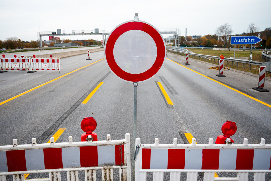 Die A1-Autobahnbrücke wird vom 19. Januar (22 Uhr) bis zum 5. Februar voll gesperrt (Symbolbild).