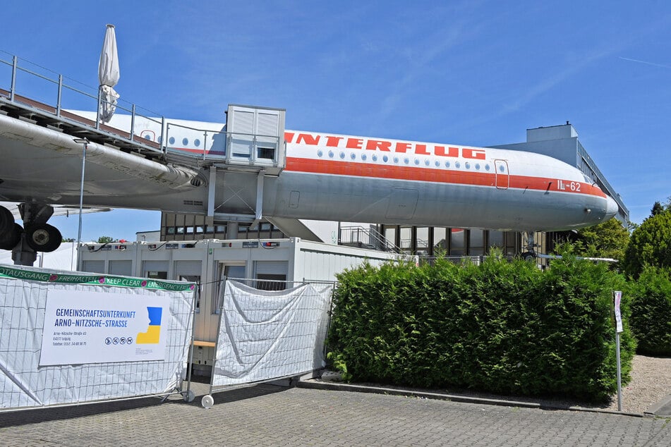 Weil die Stadt Leipzig mittlerweile nur noch wenige Geflüchtete unterbringe, seien nun ausreichend Kapazitäten in besser geeigneten Häusern vorhanden.