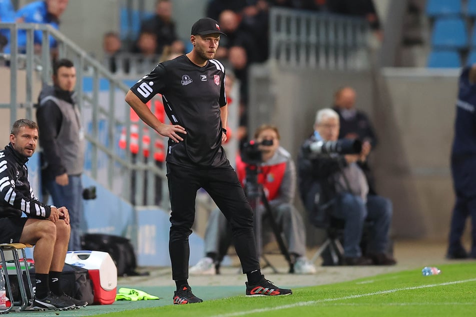 Dem Team von HFC-Trainer Robert Schröder (39) fehlt seit drei Spielen die Coolness vor dem Tor.