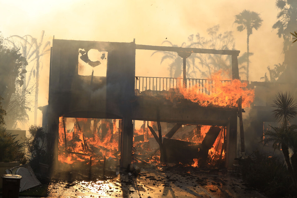 Schlimme Brände in Kalifornien: Feuer zerstört Villen "in einer Millisekunde"