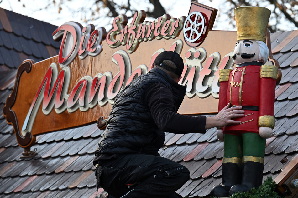 Die Vorbereitungen in der Landeshauptstadt laufen: Vom 25. November bis 22. Dezember findet der 175. Erfurter Weihnachtsmarkt statt.