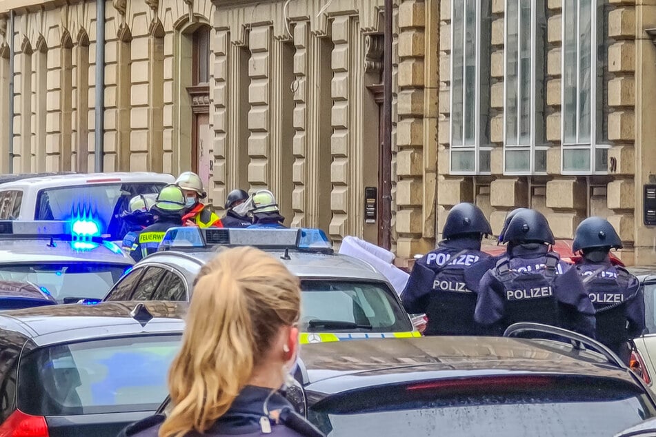 Polizei und Feuerwehr am Donnerstag in Karlsruhe.