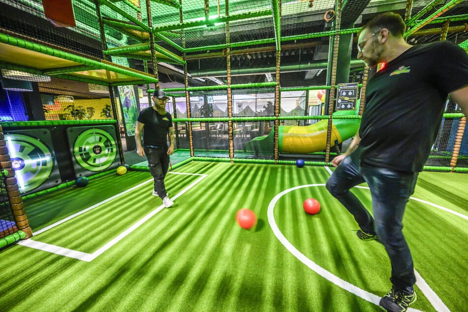 In der neuen Anlage gibt's auch einen Fußballplatz.