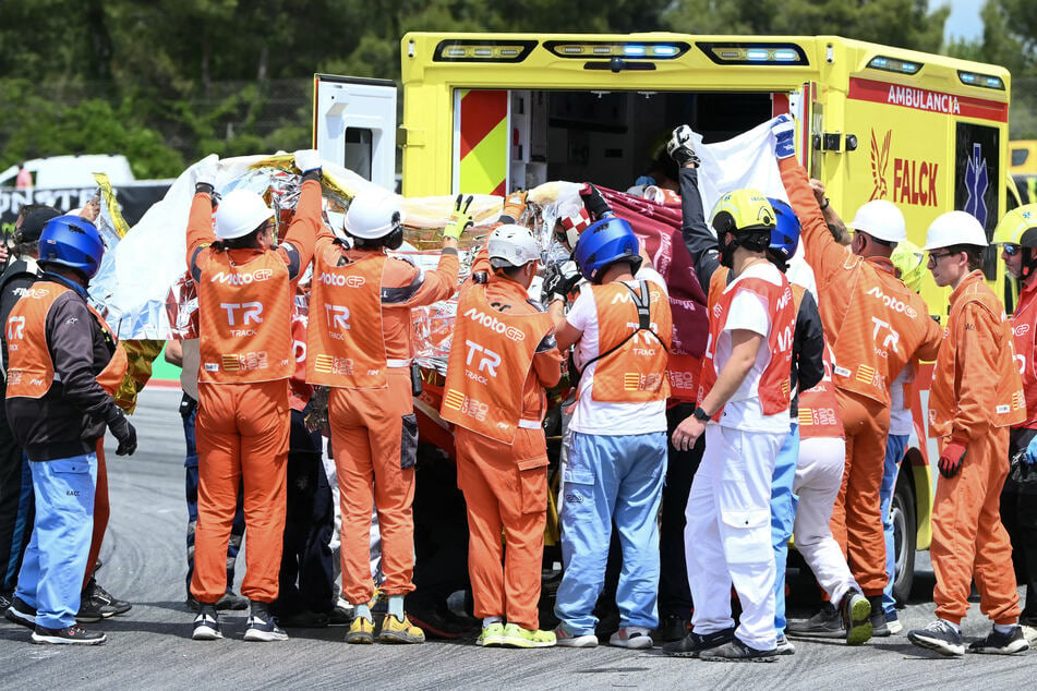 MotoGP-Star Álex Márquez (30) musste mit einem Rettungswagen ins Krankenhaus gebracht werden.