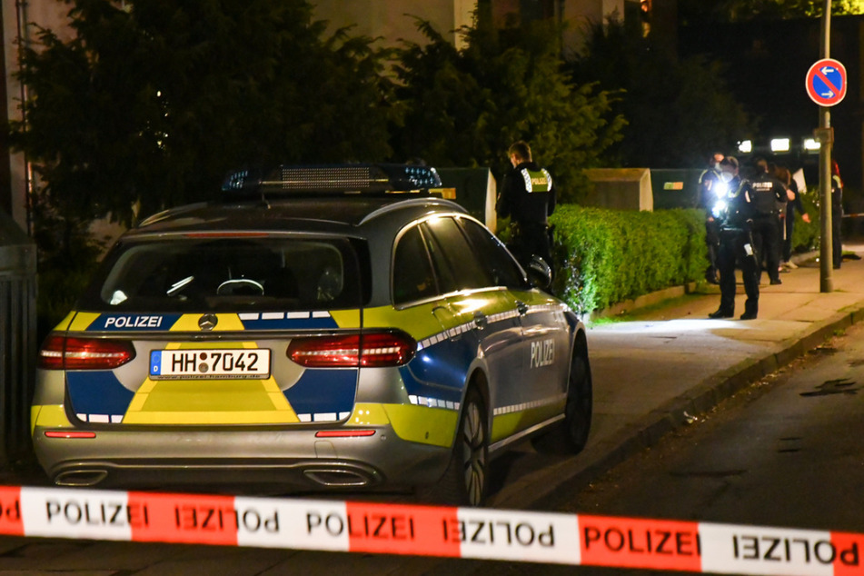 Die Polizei sperrte den Tatort im Helma-Steinbach-Weg ab.