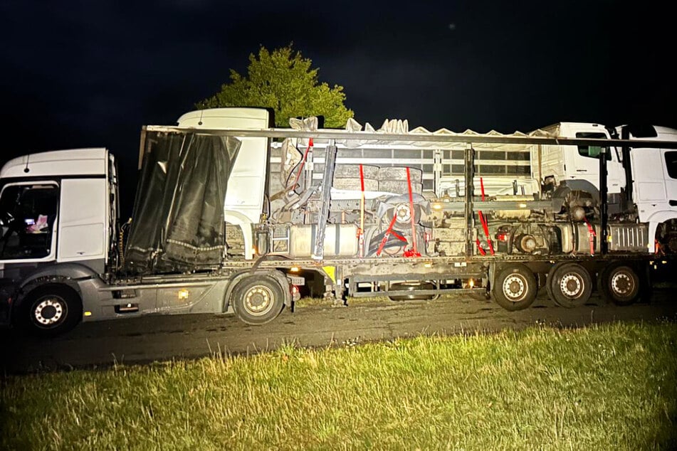 Drastische Geldbußen: Lastwagen hat drei weitere Lkw geladen