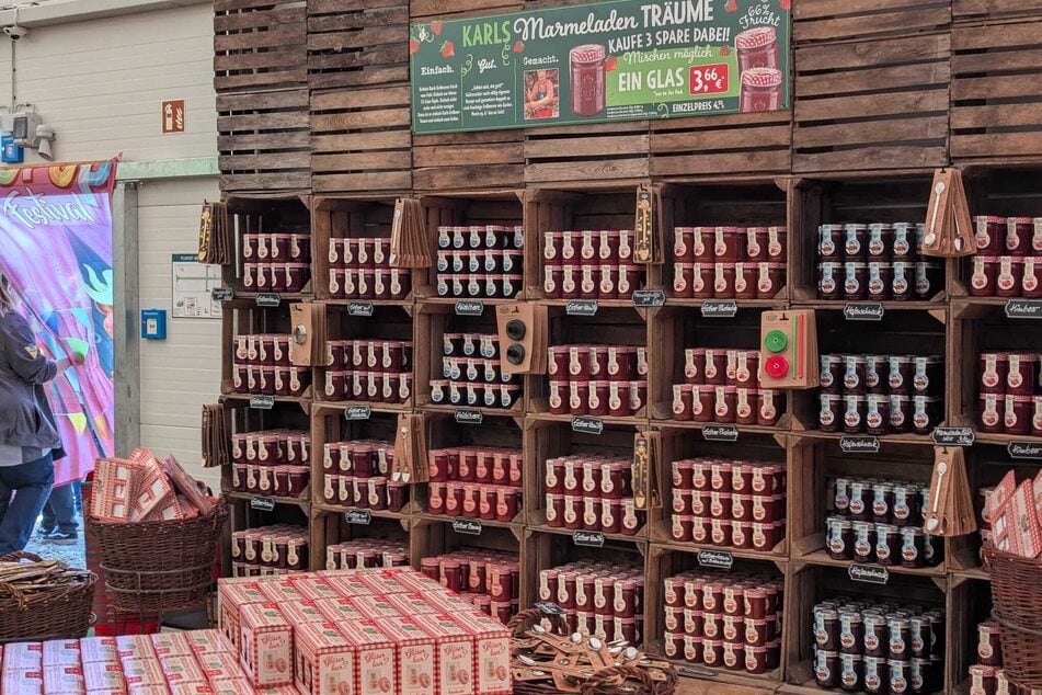 Besucher erwartete eine große Auswahl an Erdbeer-Produkten.