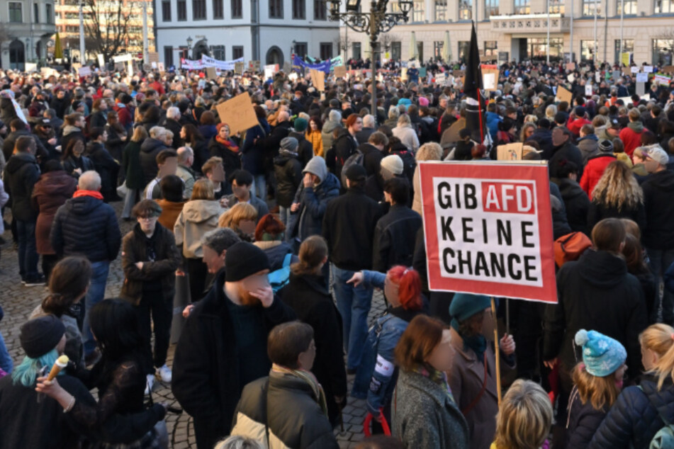 Demos gegen Rechtsextremismus in Sachsen: "Sie hassen und hetzen ohne Gewissen"