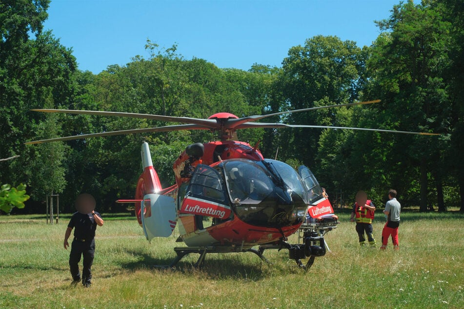 Wo sonst Spaziergänger entspannen, landete heute Mittag der Rettungshubschrauber.