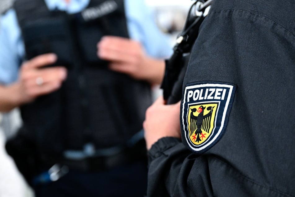 Die Bundespolizei fahndet nach dem bislang unbekannten Täter (Symbolbild)