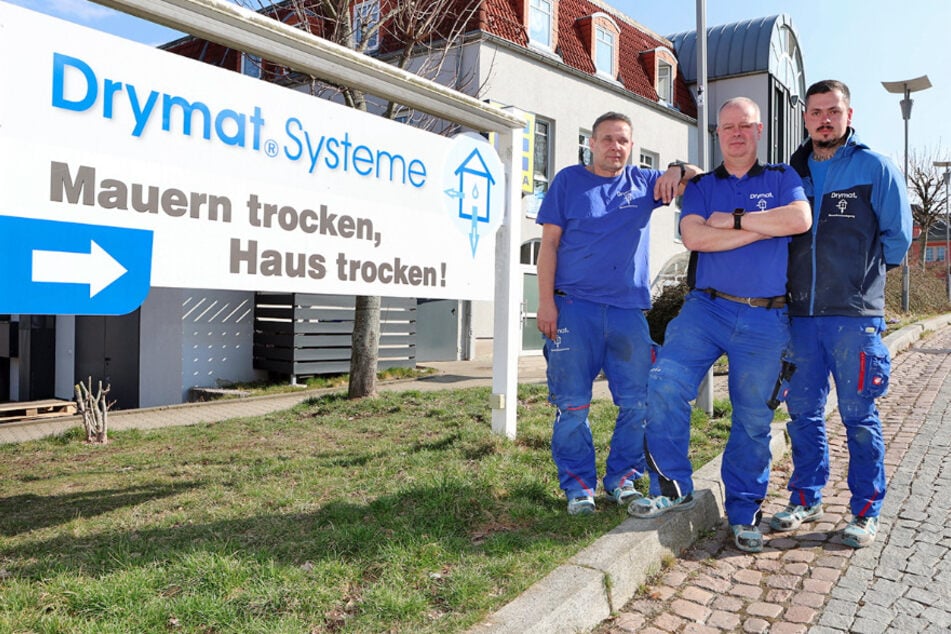 Das Team hilft, wenn die Wände und der Keller feucht sind, und sorgt dafür, dass die Feuchtigkeit wieder entfernt wird.