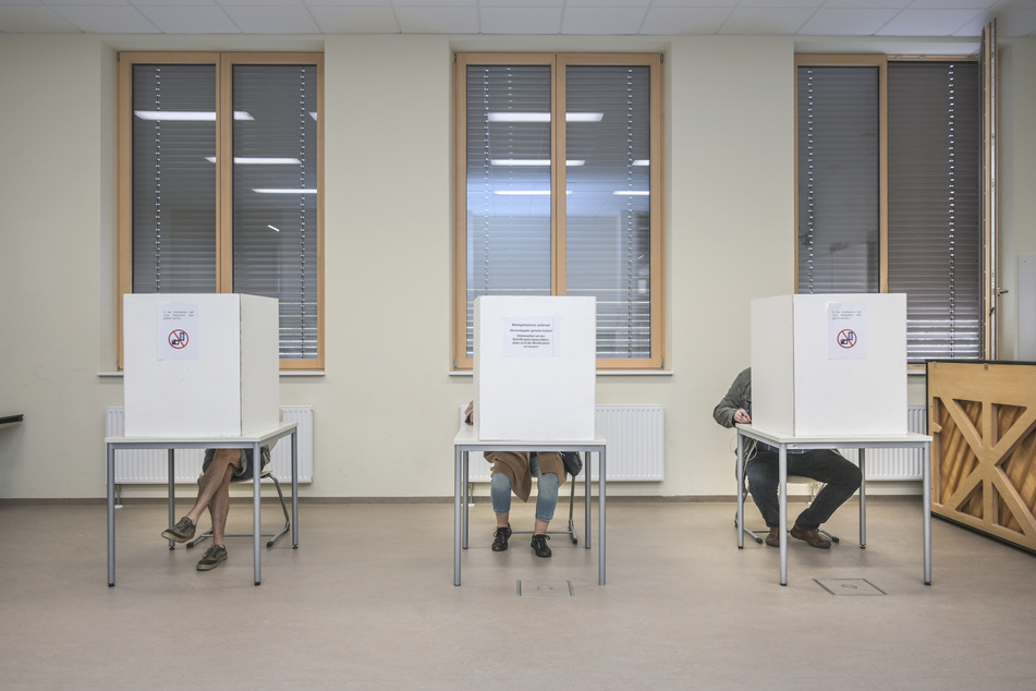 In Thüringen wird heute gewählt. Wie hier in Gera sind Bürger aufgerufen, ihre Stimme für Bürgermeister, Landräte, Stadträte und Gemeinderäte abzugeben.