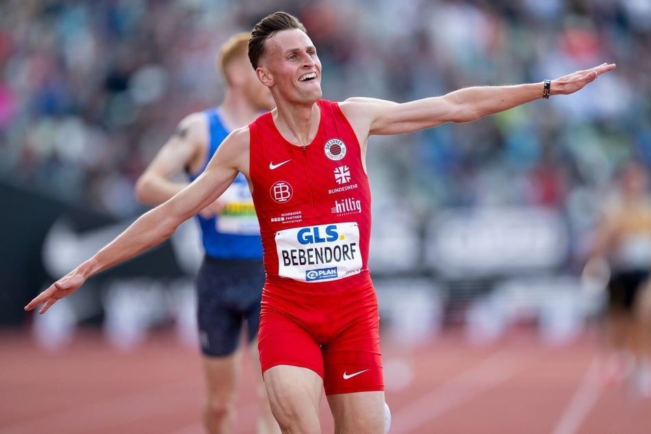 Karl Bebendorf (29) holte sich in Dresden den Meistertitel über 3000 Meter Hindernis. Dabei lief er auch für seine Mutter, die nun verstorben ist.