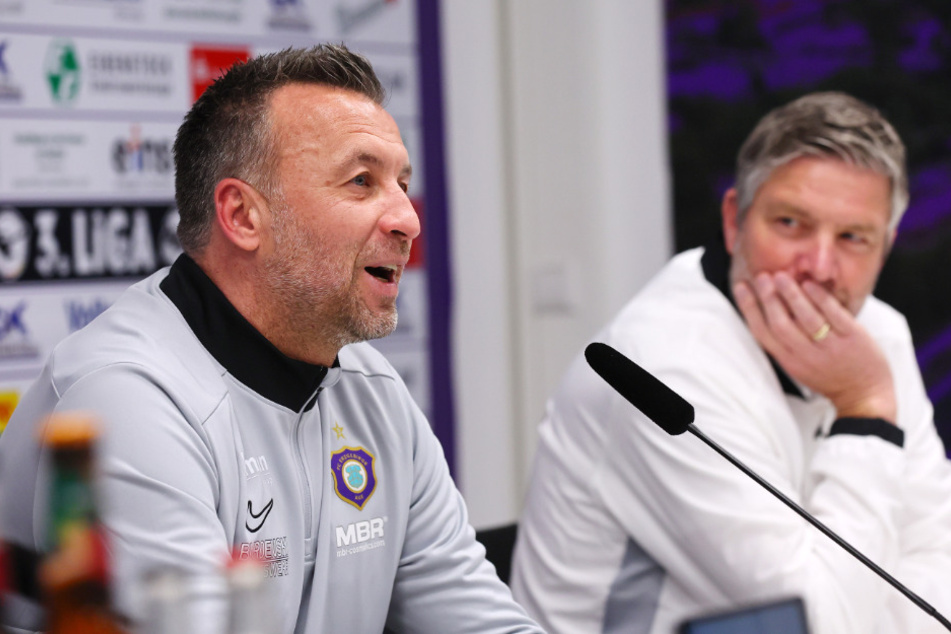 Wie gut kehrt der neue Besen? Härtel-Nachfolger Christoph Dabrowski (47, l.) will die Kräfte für den Klassenerhalt bündeln und setzt auch auf den Schulterschluss mit den Fans.