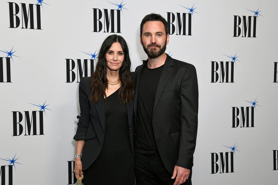 Courteney Cox (l) and Johnny McDaid (r) have reportedly broken up after over 10 years together.