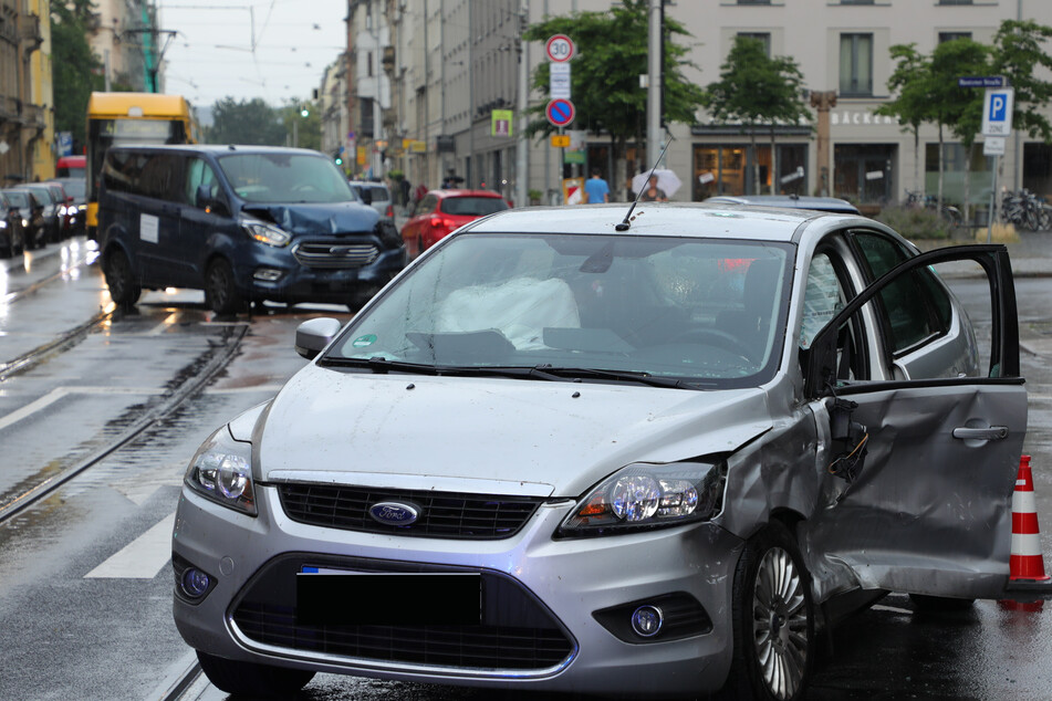 Der Ford Focus bekam einiges an Schaden ab.