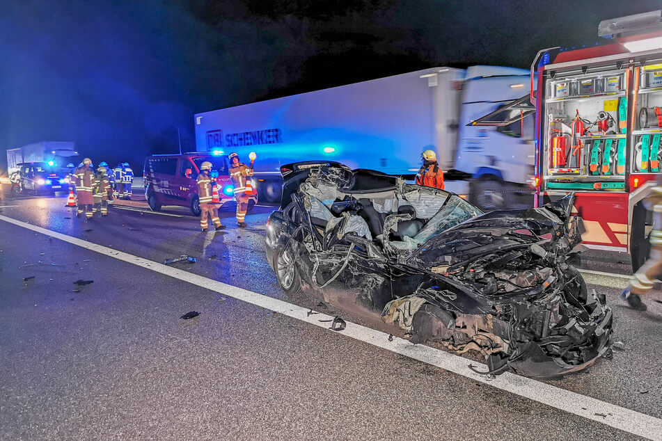 Nur noch ein Häufchen Schrott war der verunglückte BMW nach dem schweren Crash auf der A6 bei Heilbronn.