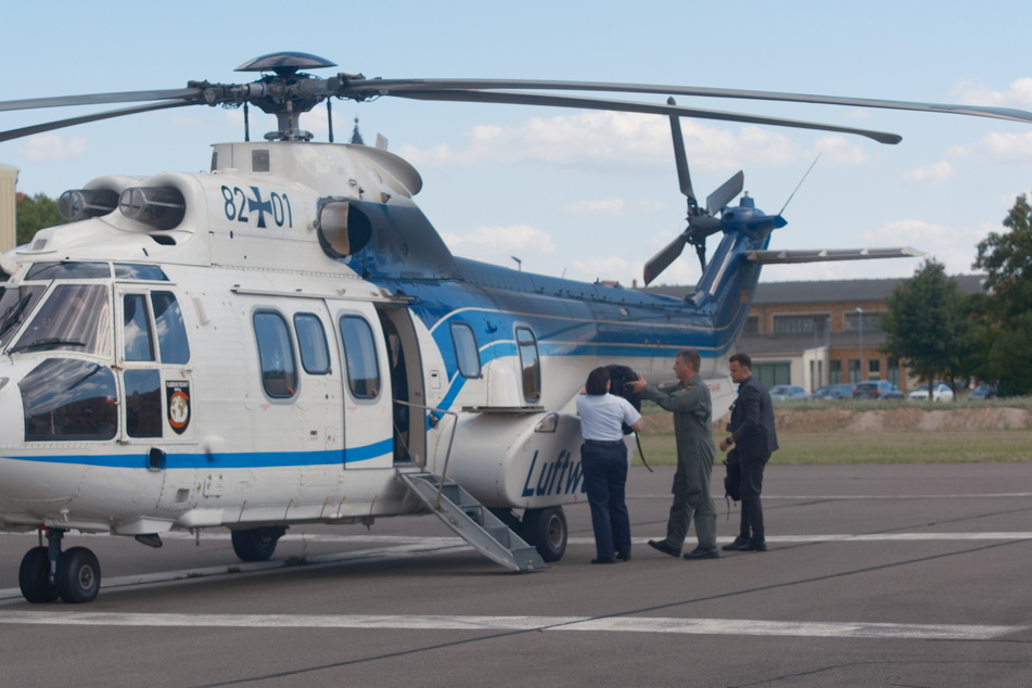 Er kam von Bruchsal mit dem Hubschrauber geflogen.