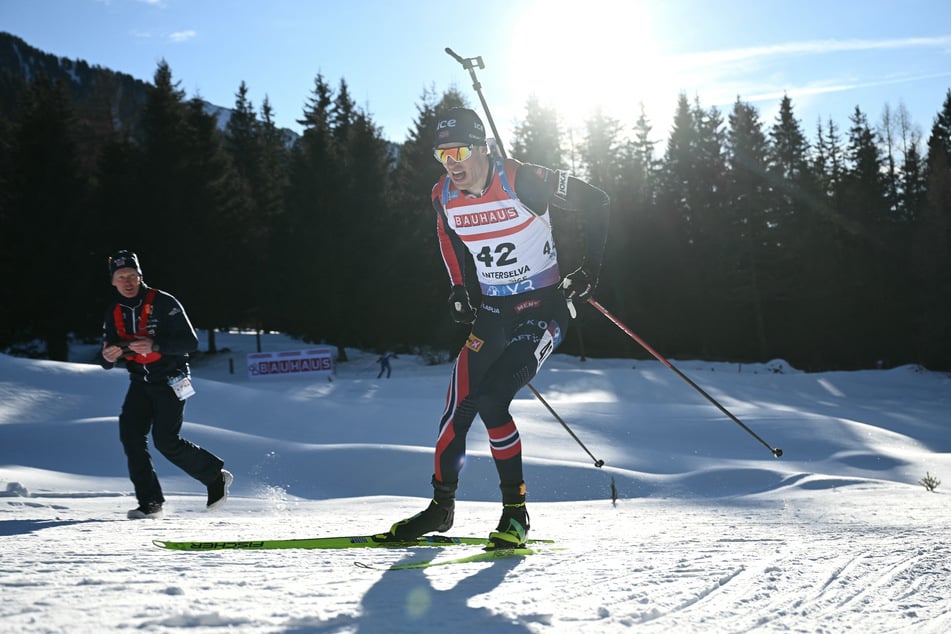 Tarjei Bø kämpfte sich in Antholz ganz oben aufs Podest. Es war der 15. Einzelsieg in seiner Karriere.